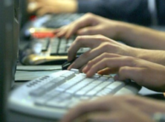 Copiii de la sate, conectaţi la internet cu sprijinul STS